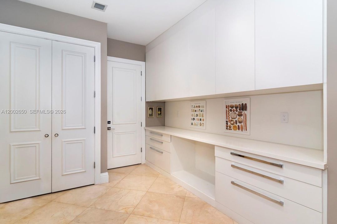 For Sale: $2,850,000 (5 beds, 6 baths, 4292 Square Feet)