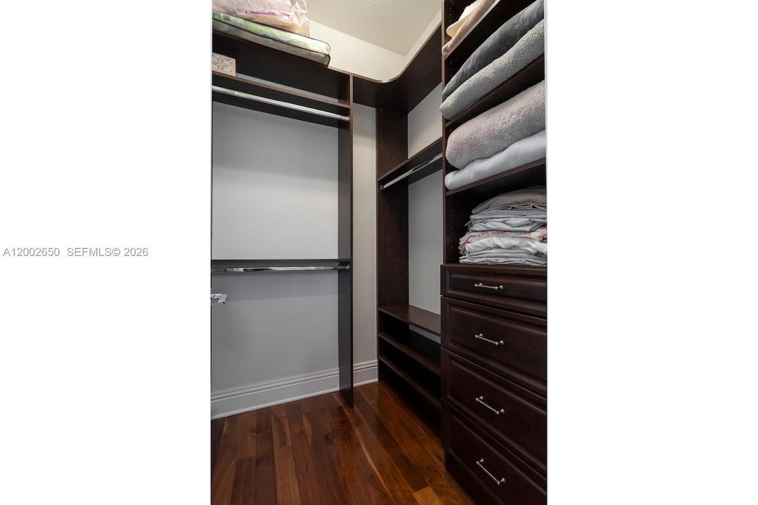 For Sale: $2,850,000 (5 beds, 6 baths, 4292 Square Feet)