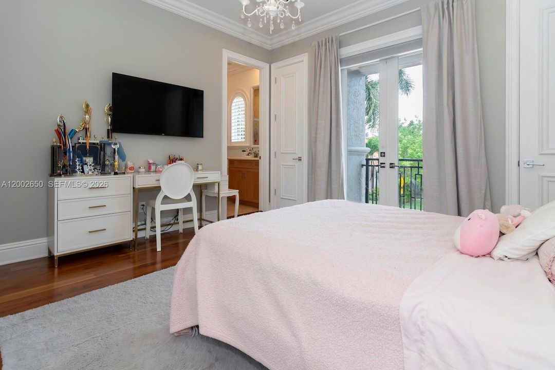 For Sale: $2,850,000 (5 beds, 6 baths, 4292 Square Feet)