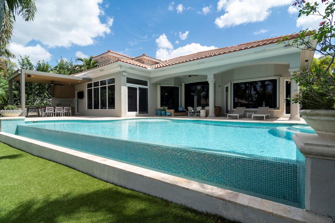 For Sale: $2,850,000 (5 beds, 6 baths, 4292 Square Feet)
