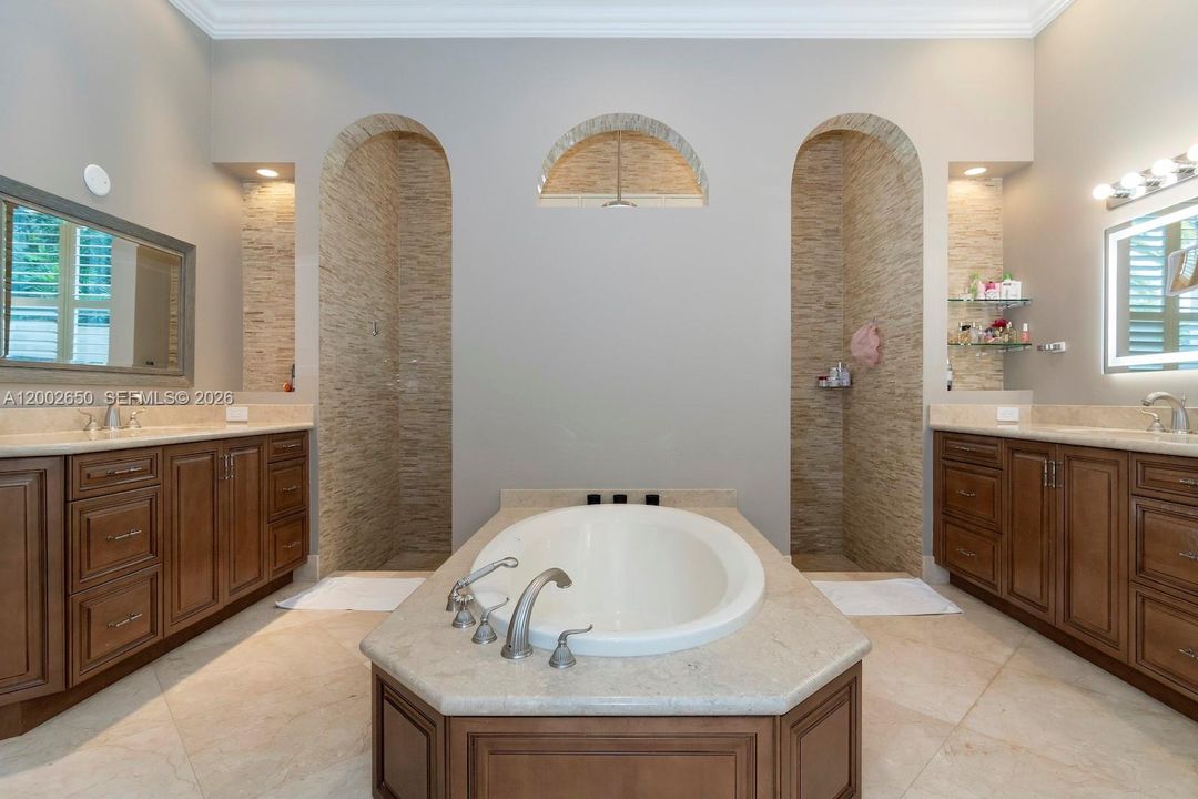 For Sale: $2,850,000 (5 beds, 6 baths, 4292 Square Feet)