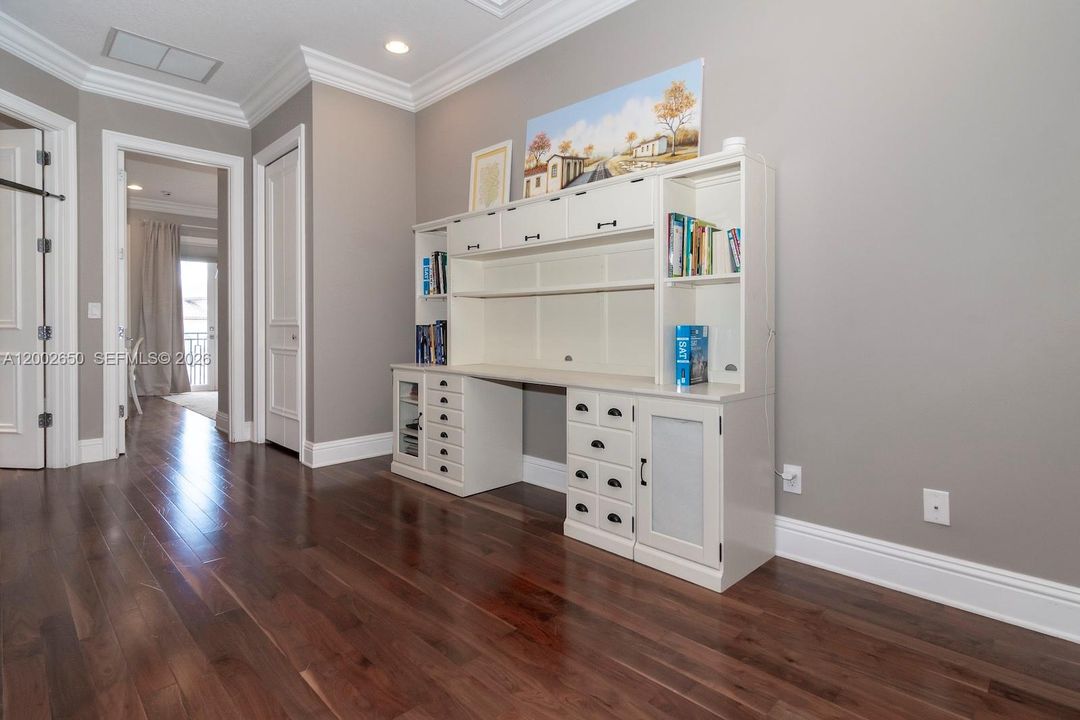 For Sale: $2,850,000 (5 beds, 6 baths, 4292 Square Feet)