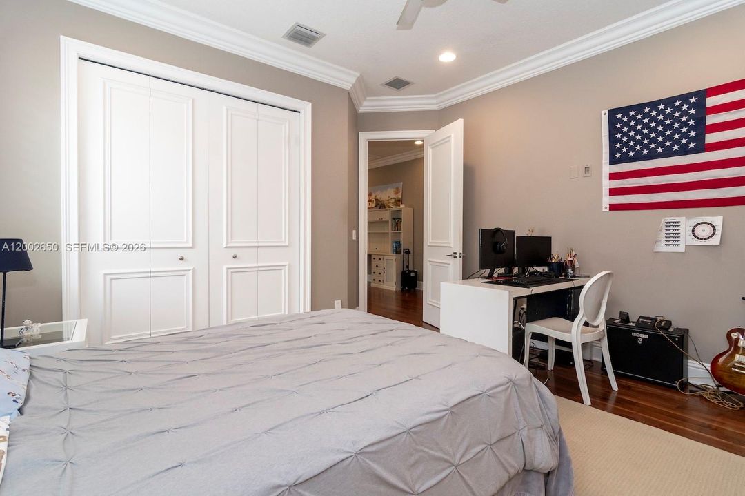 For Sale: $2,850,000 (5 beds, 6 baths, 4292 Square Feet)