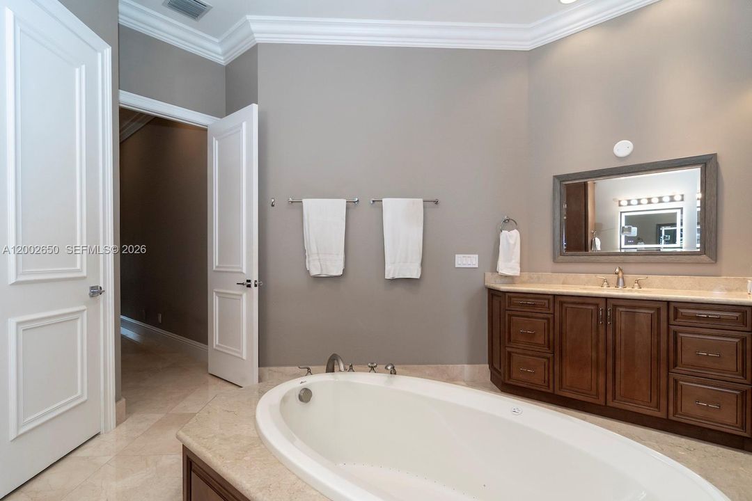 For Sale: $2,850,000 (5 beds, 6 baths, 4292 Square Feet)