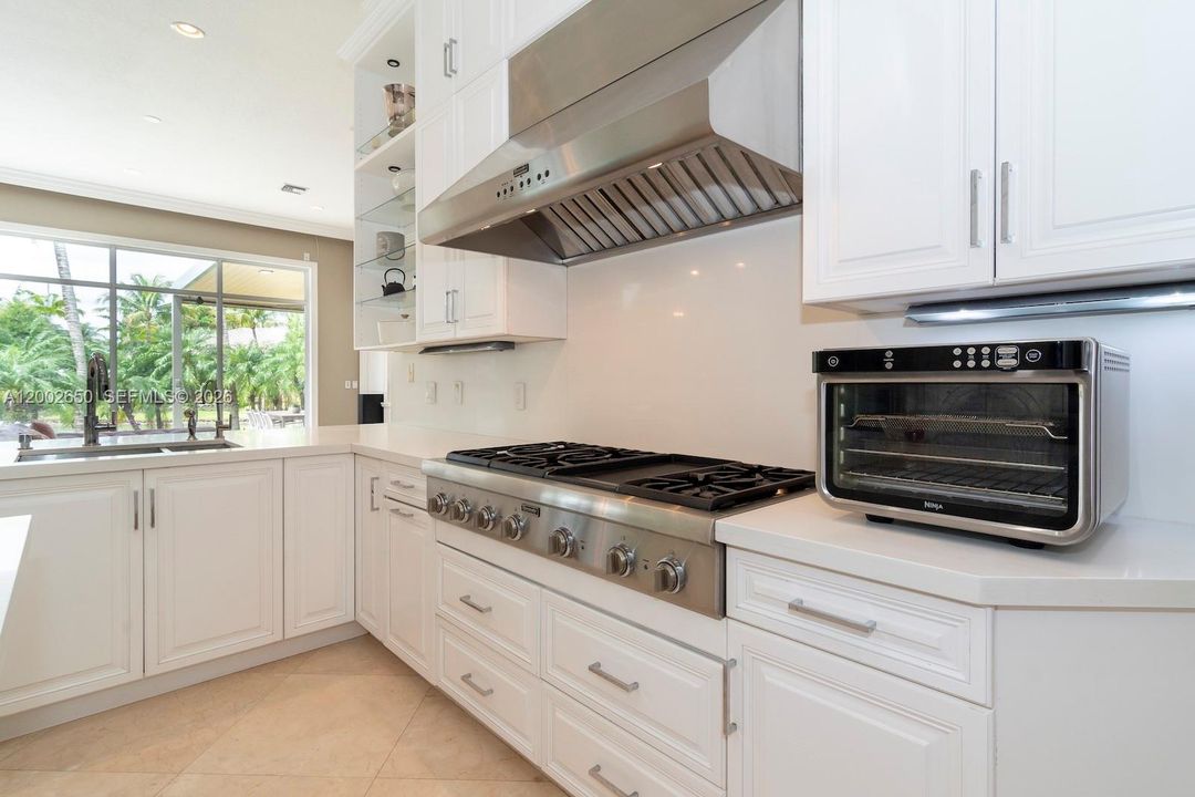 For Sale: $2,850,000 (5 beds, 6 baths, 4292 Square Feet)