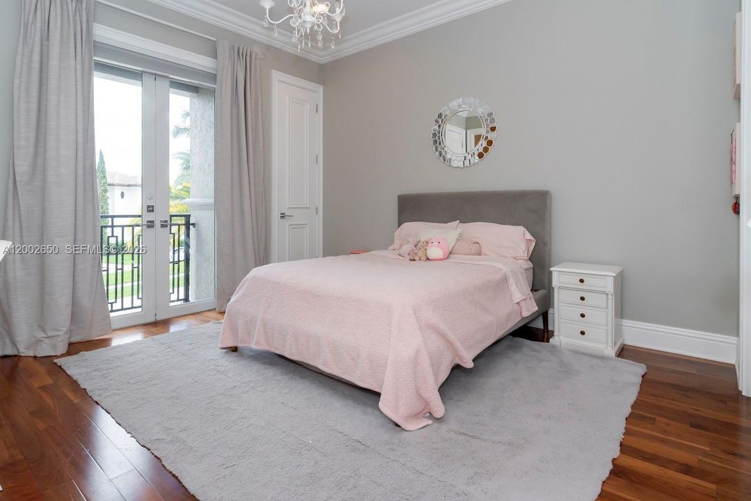 For Sale: $2,850,000 (5 beds, 6 baths, 4292 Square Feet)