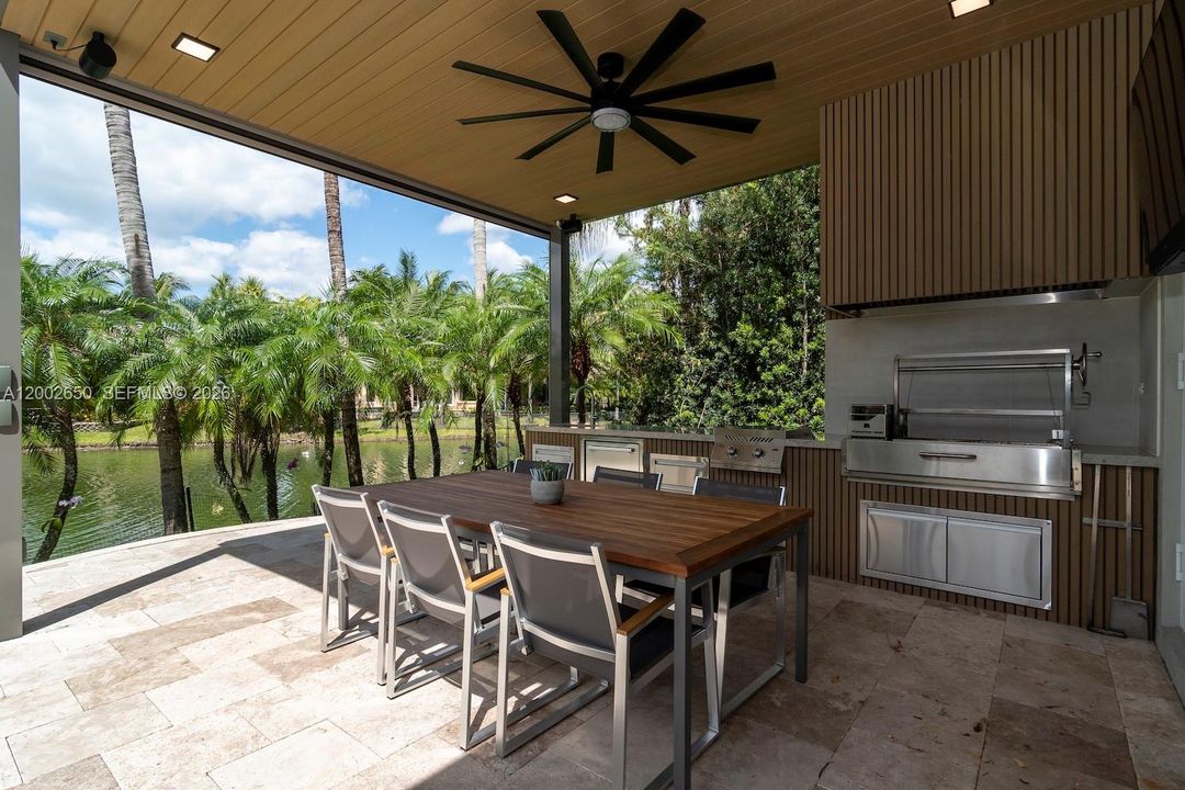 For Sale: $2,850,000 (5 beds, 6 baths, 4292 Square Feet)
