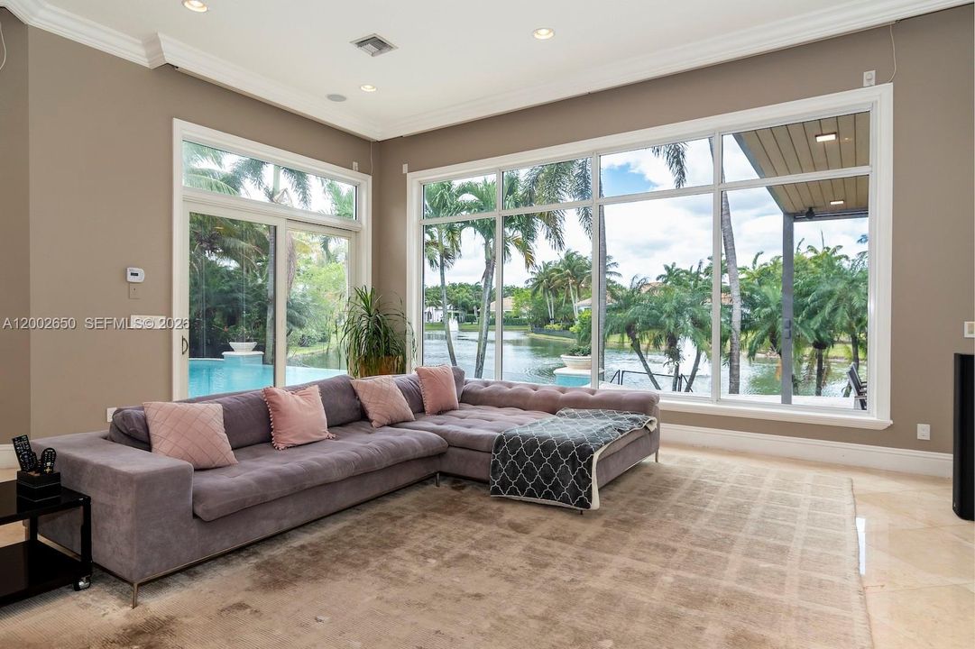 For Sale: $2,850,000 (5 beds, 6 baths, 4292 Square Feet)