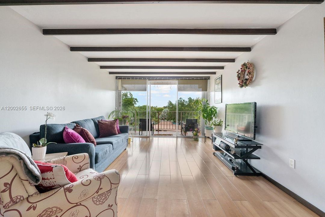 For Sale: $330,000 (2 beds, 2 baths, 1253 Square Feet)