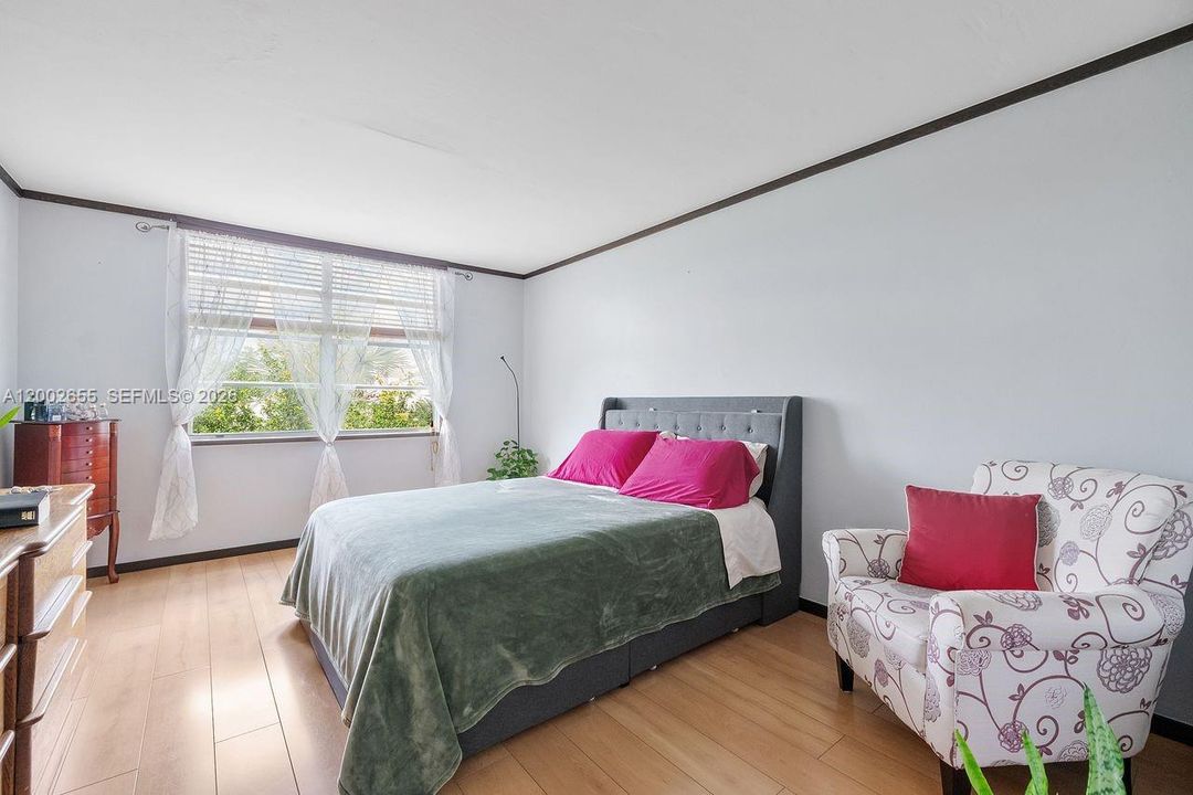 For Sale: $330,000 (2 beds, 2 baths, 1253 Square Feet)