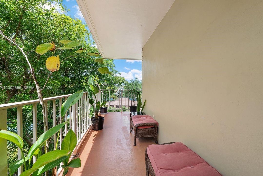 For Sale: $330,000 (2 beds, 2 baths, 1253 Square Feet)