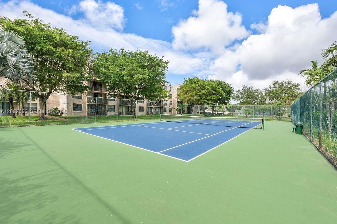 For Sale: $330,000 (2 beds, 2 baths, 1253 Square Feet)