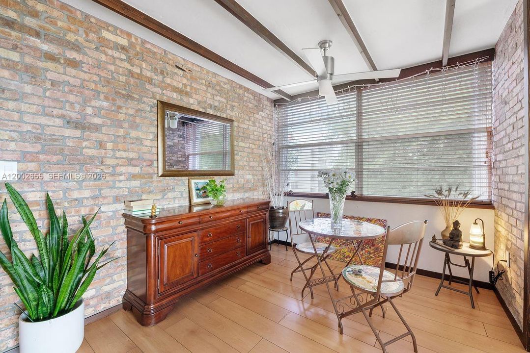 For Sale: $330,000 (2 beds, 2 baths, 1253 Square Feet)