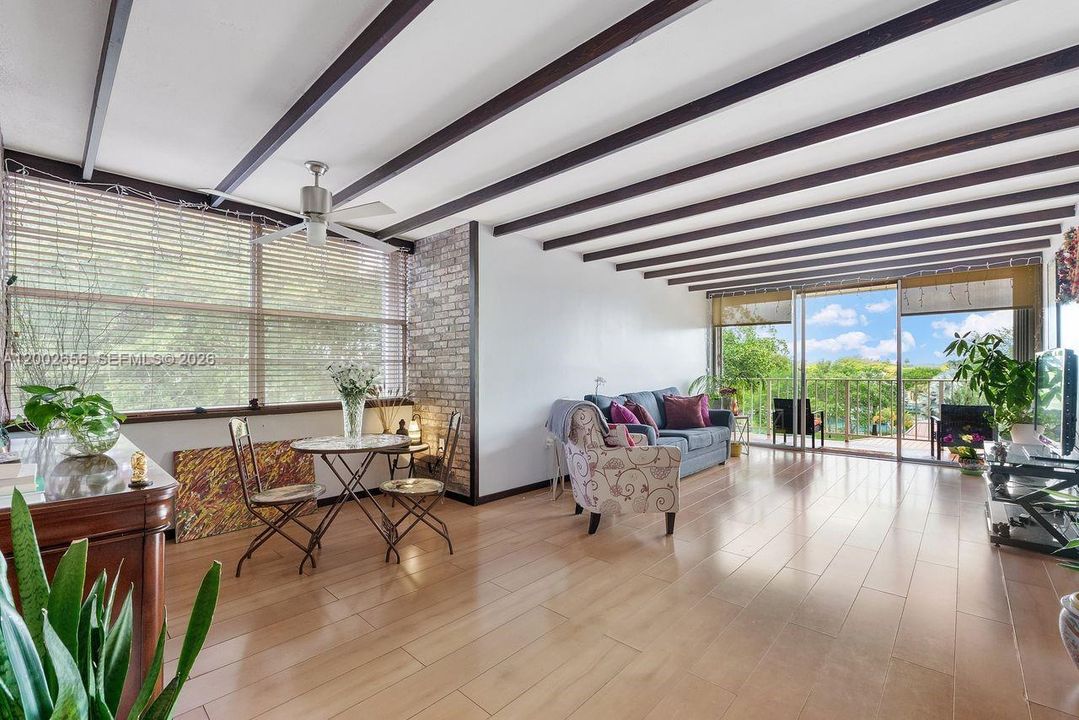 For Sale: $330,000 (2 beds, 2 baths, 1253 Square Feet)