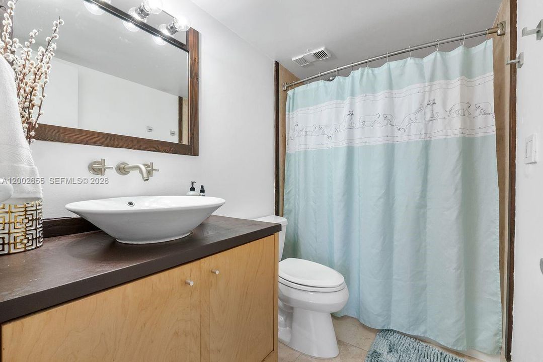 For Sale: $330,000 (2 beds, 2 baths, 1253 Square Feet)