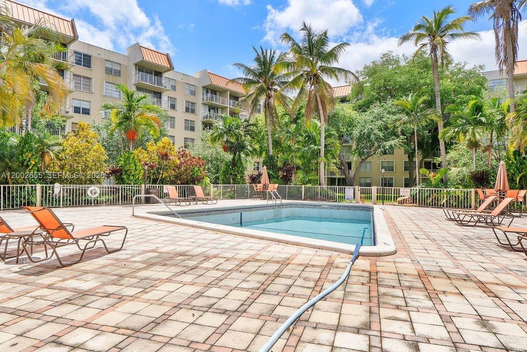 For Sale: $330,000 (2 beds, 2 baths, 1253 Square Feet)