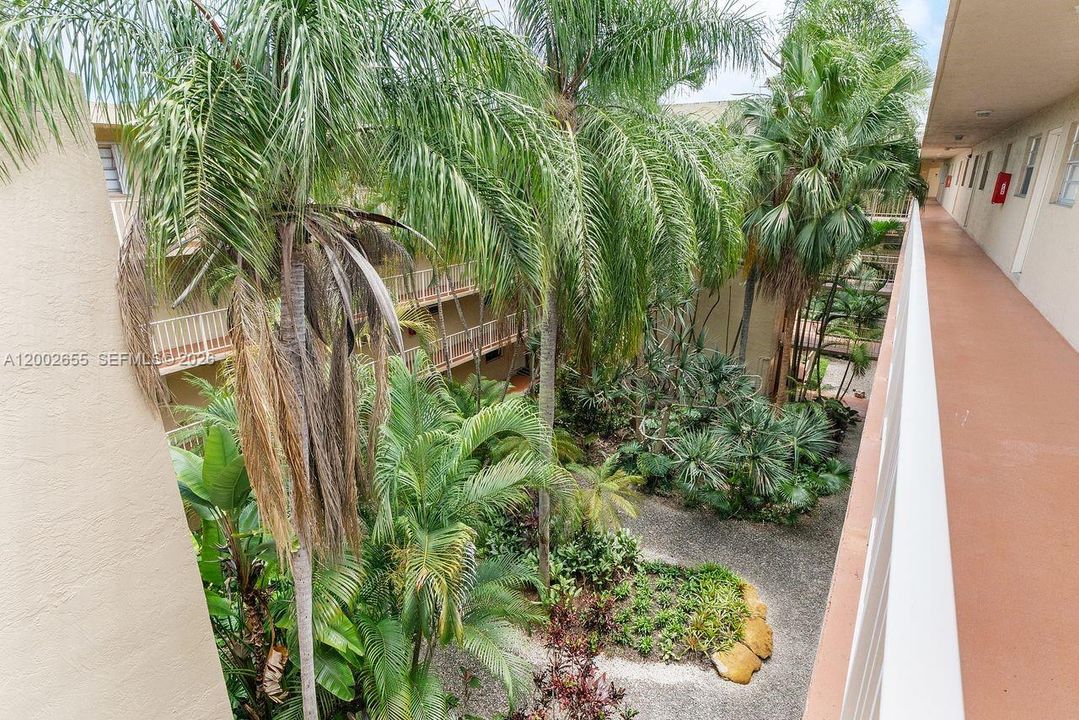 For Sale: $330,000 (2 beds, 2 baths, 1253 Square Feet)