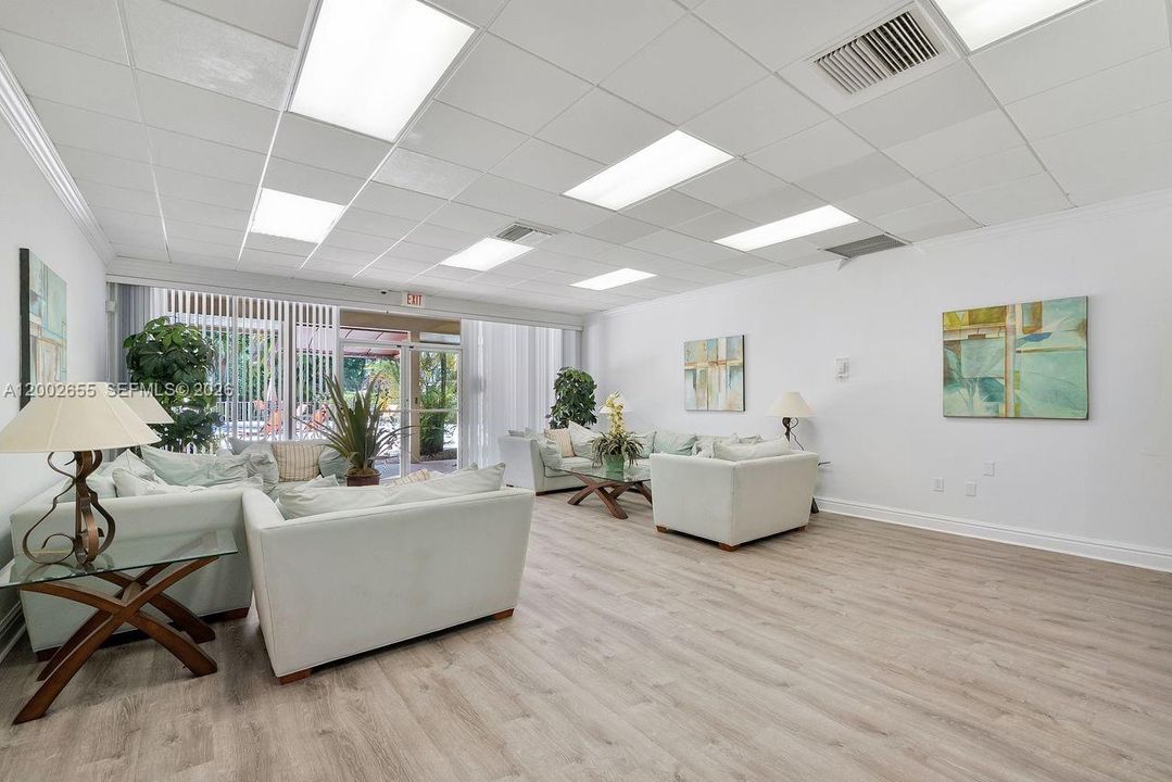 For Sale: $330,000 (2 beds, 2 baths, 1253 Square Feet)