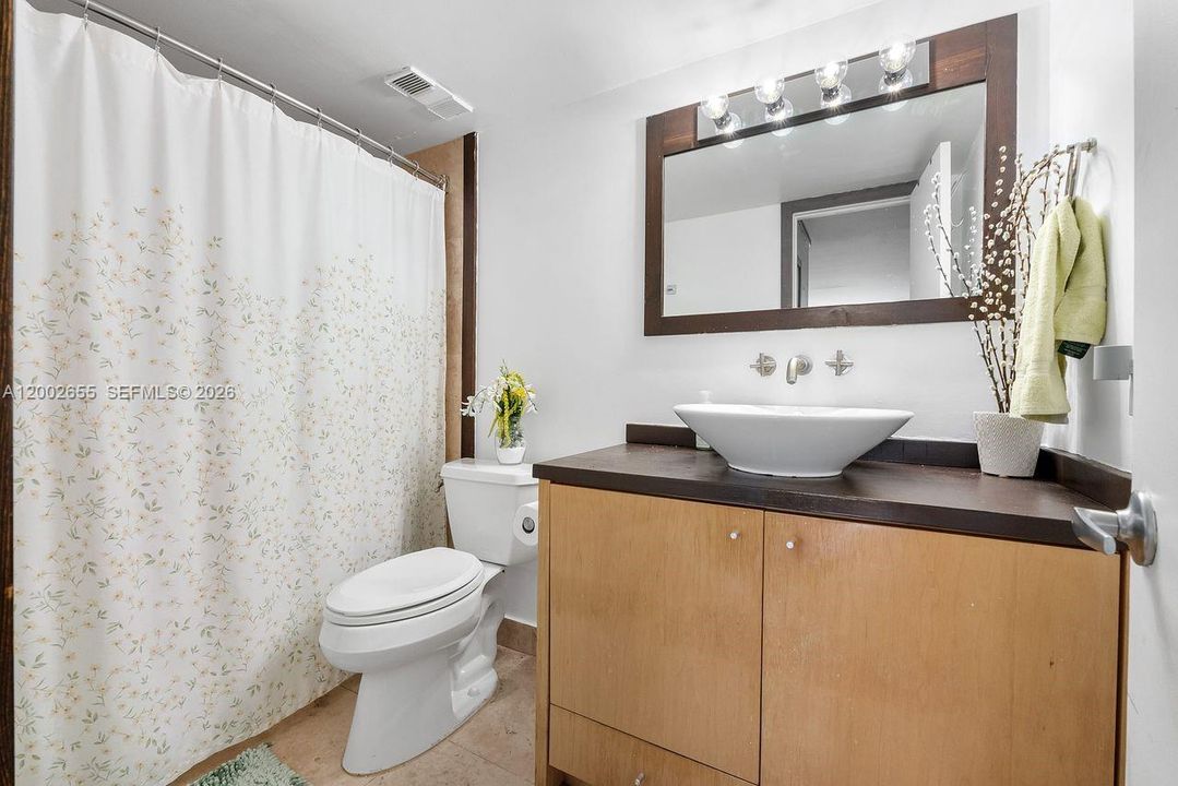 For Sale: $330,000 (2 beds, 2 baths, 1253 Square Feet)