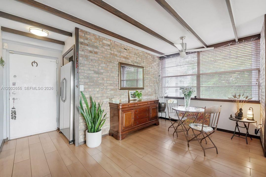 For Sale: $330,000 (2 beds, 2 baths, 1253 Square Feet)