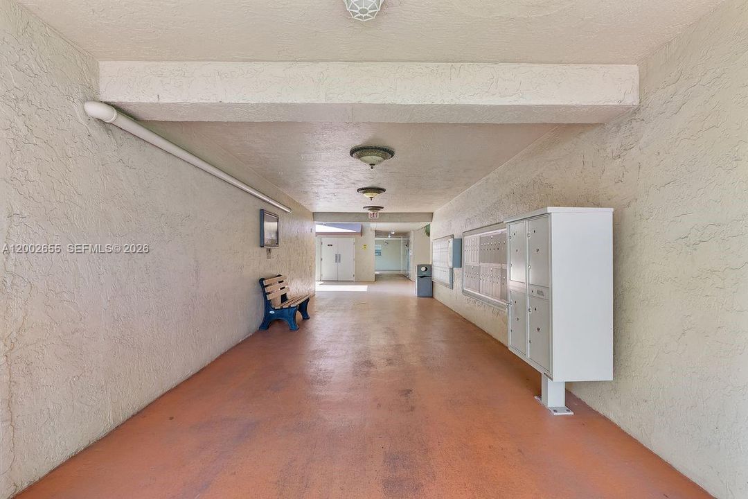 For Sale: $330,000 (2 beds, 2 baths, 1253 Square Feet)