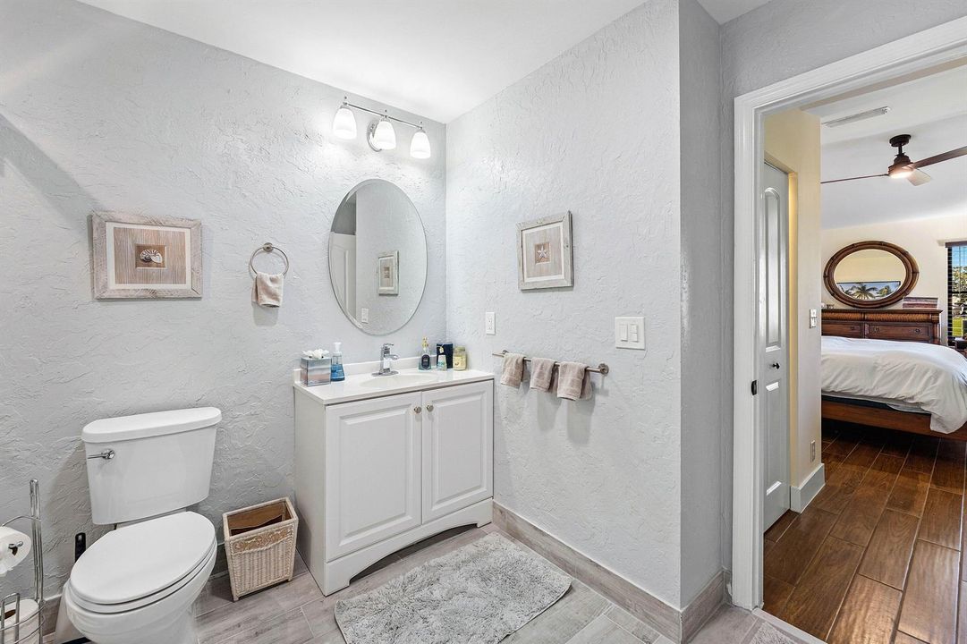 858 WindermereWay Guest Bathroom