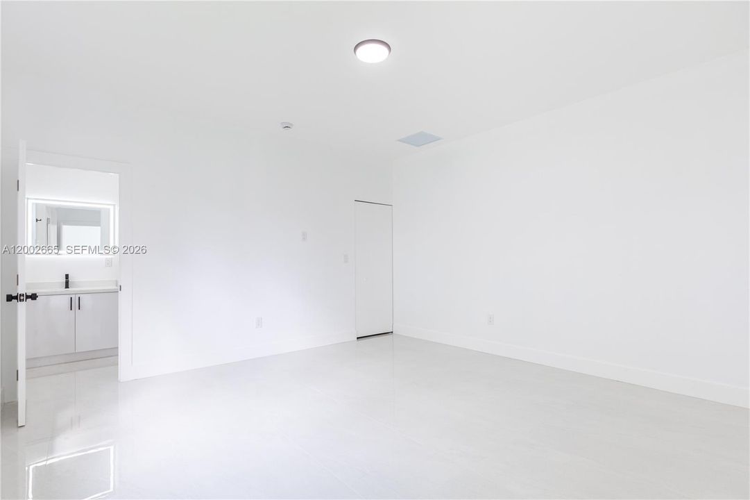 На продажу: $1,229,000 (4 спален, 2 ванн, 1975 Квадратных фут)
