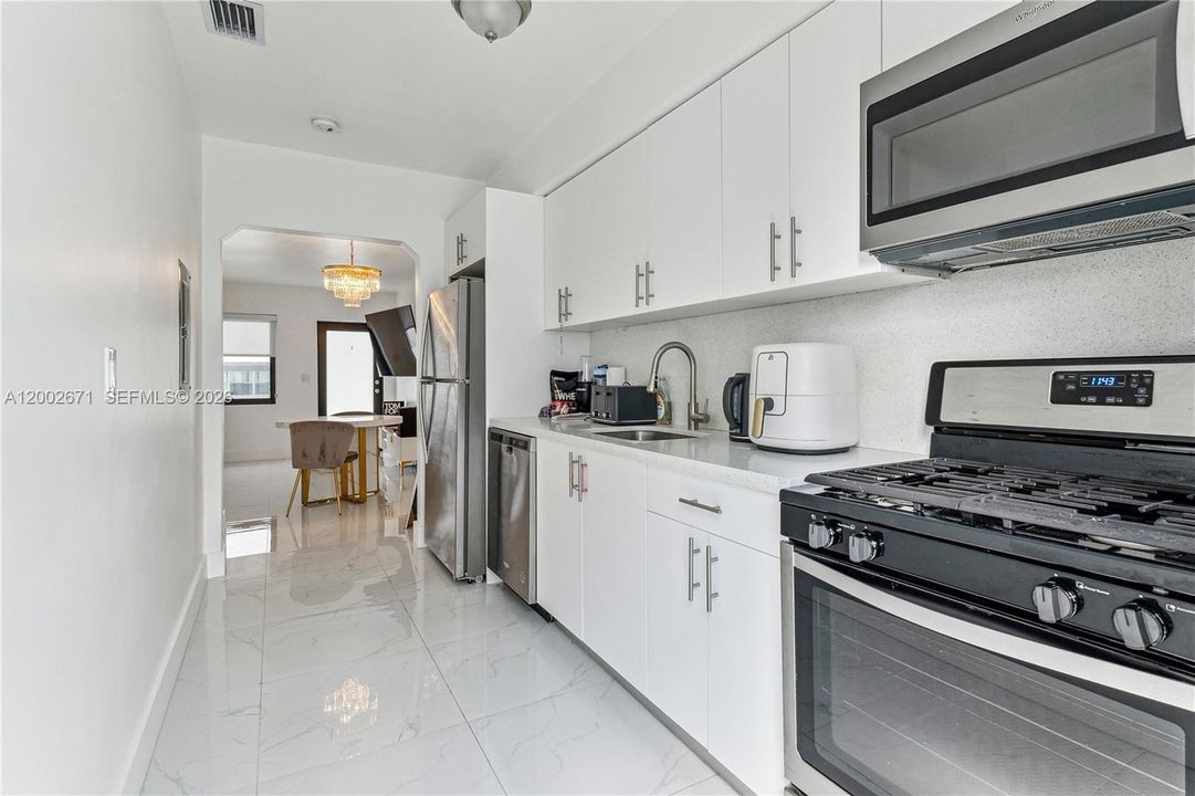 Active With Contract: $2,150 (1 beds, 1 baths, 3407 Square Feet)