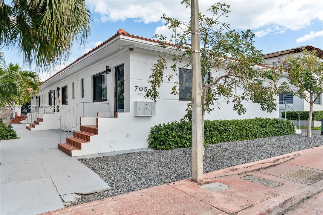 Active With Contract: $2,150 (1 beds, 1 baths, 3407 Square Feet)