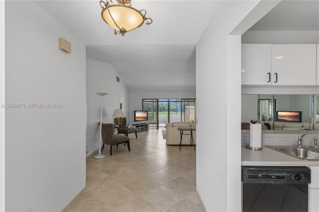 На продажу: $439,000 (2 спален, 2 ванн, 1276 Квадратных фут)