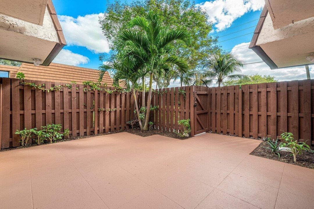 009-825CenterStreet-Jupiter-FL-33458-SMA