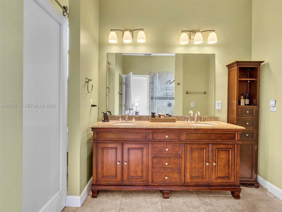 На продажу: $539,000 (4 спален, 2 ванн, 1967 Квадратных фут)