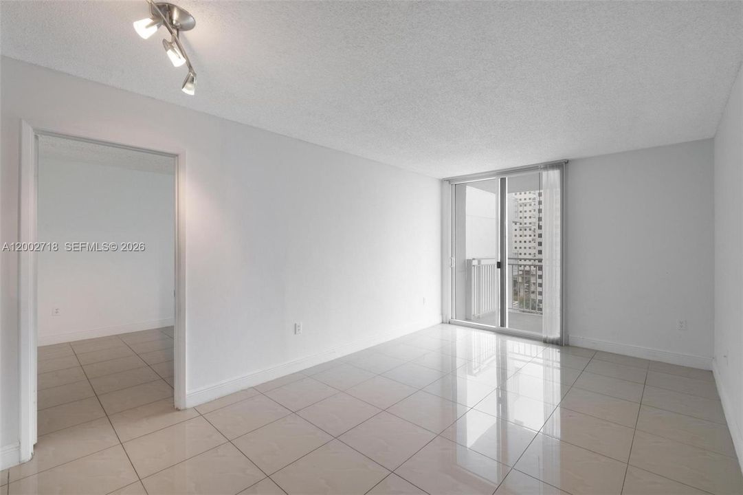 For Sale: $315,000 (2 beds, 2 baths, 848 Square Feet)