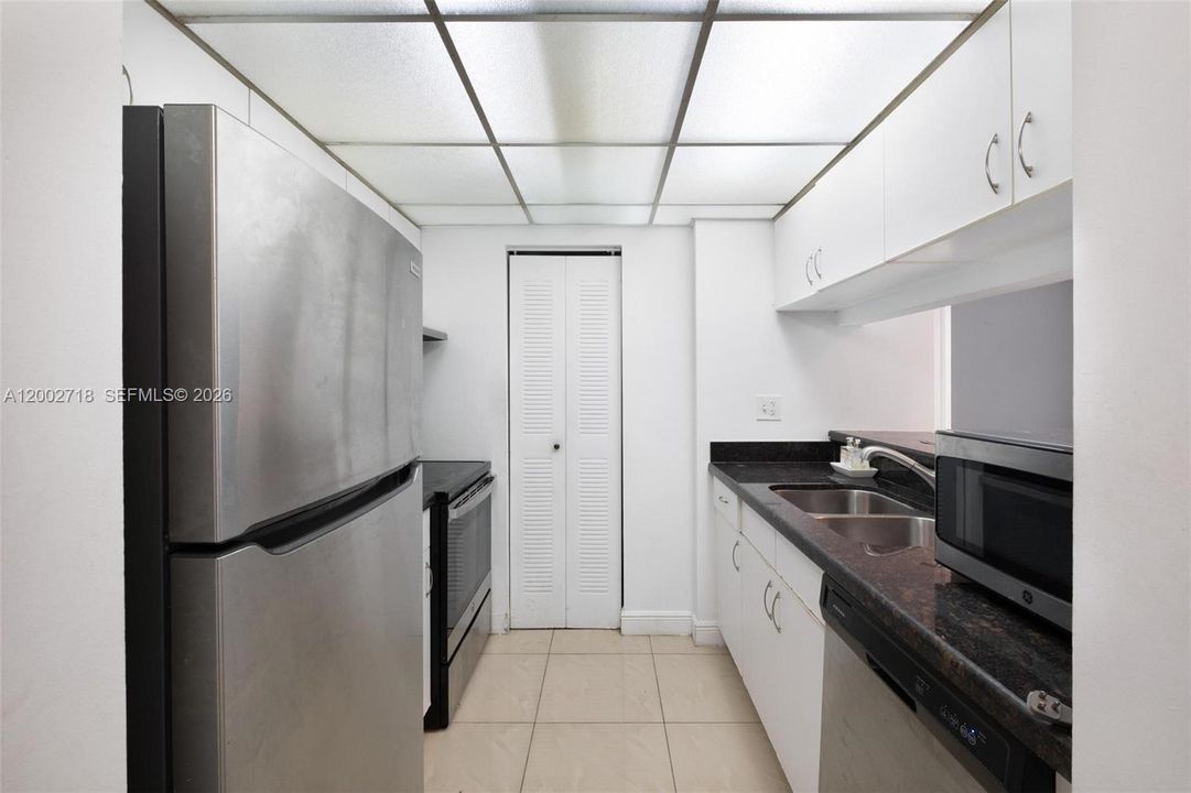 For Sale: $315,000 (2 beds, 2 baths, 848 Square Feet)