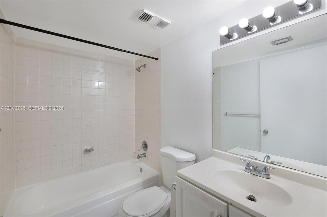 For Sale: $315,000 (2 beds, 2 baths, 848 Square Feet)
