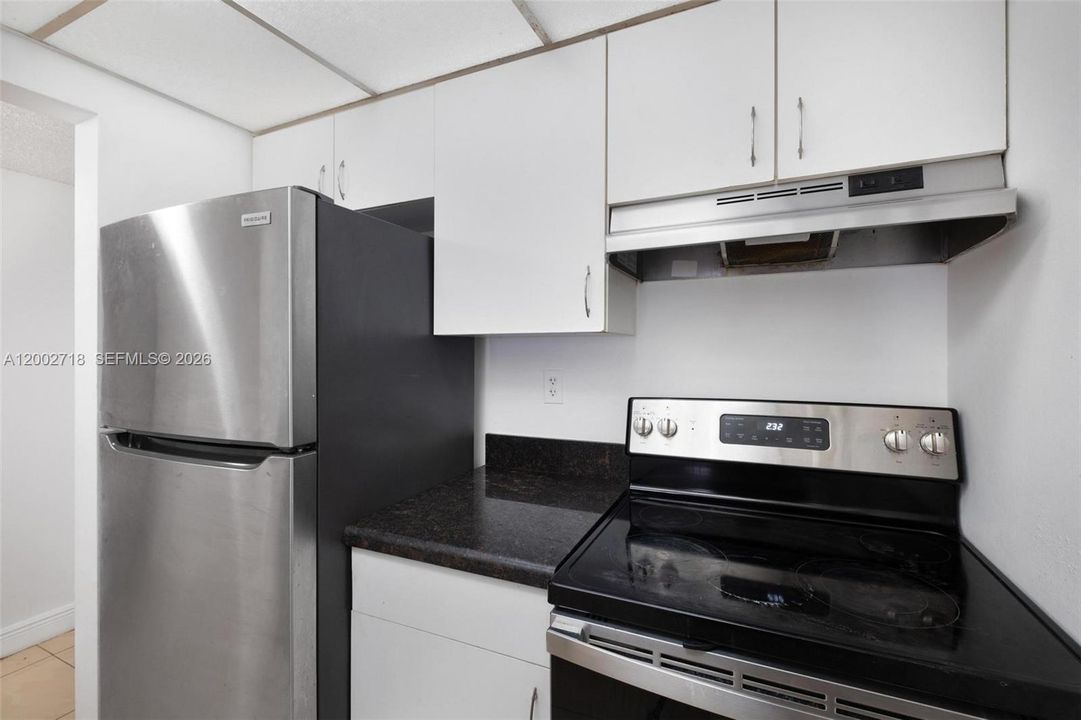 For Sale: $315,000 (2 beds, 2 baths, 848 Square Feet)