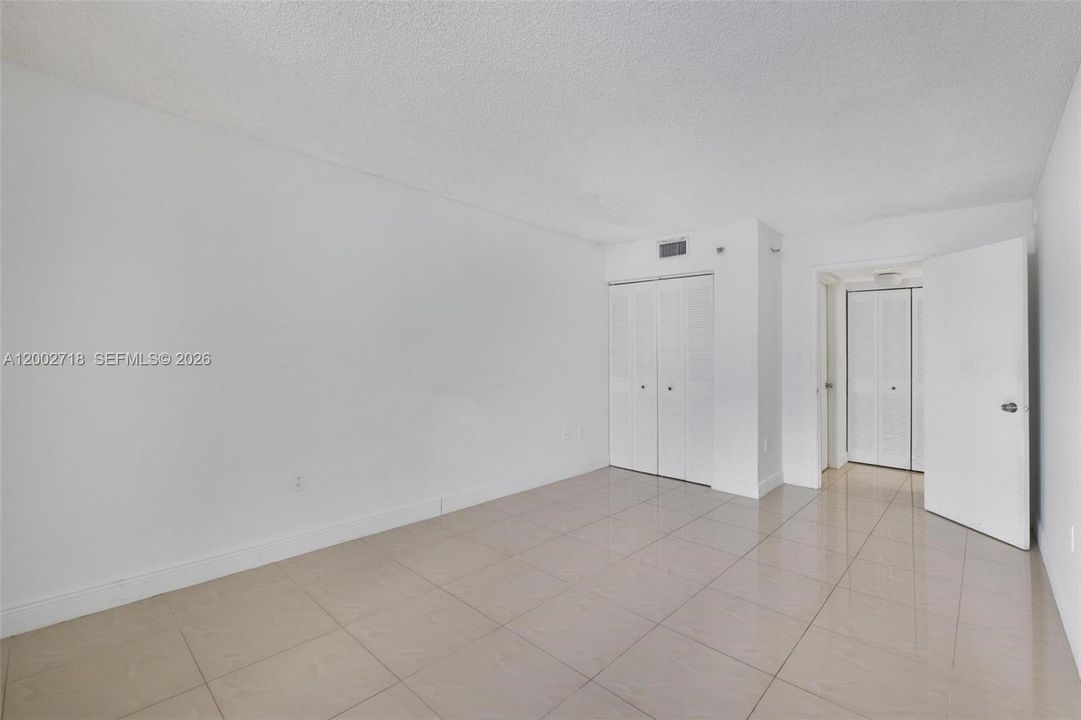 For Sale: $315,000 (2 beds, 2 baths, 848 Square Feet)