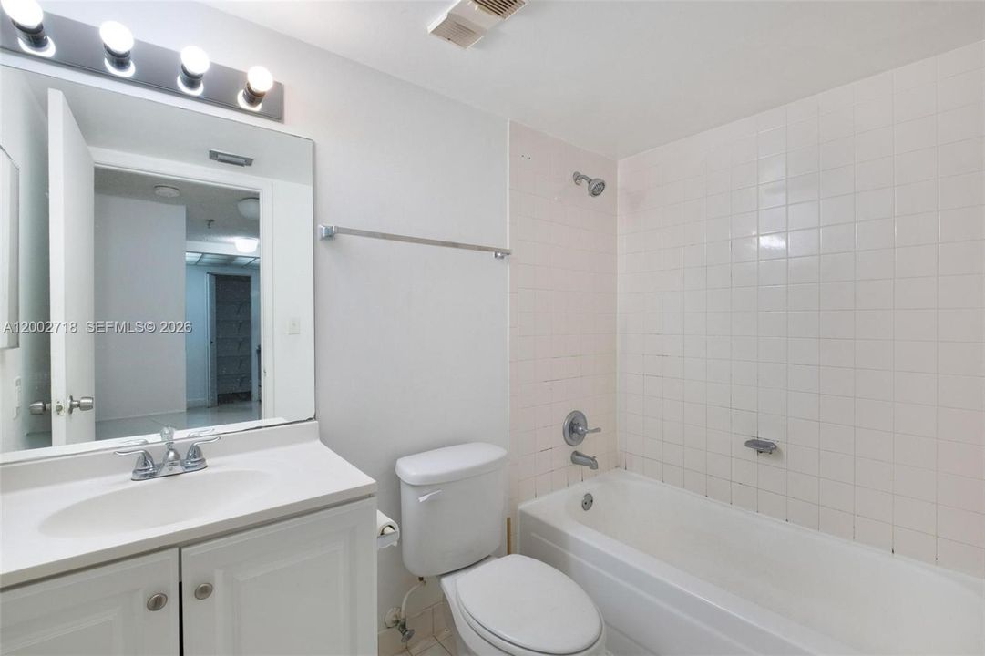 For Sale: $315,000 (2 beds, 2 baths, 848 Square Feet)