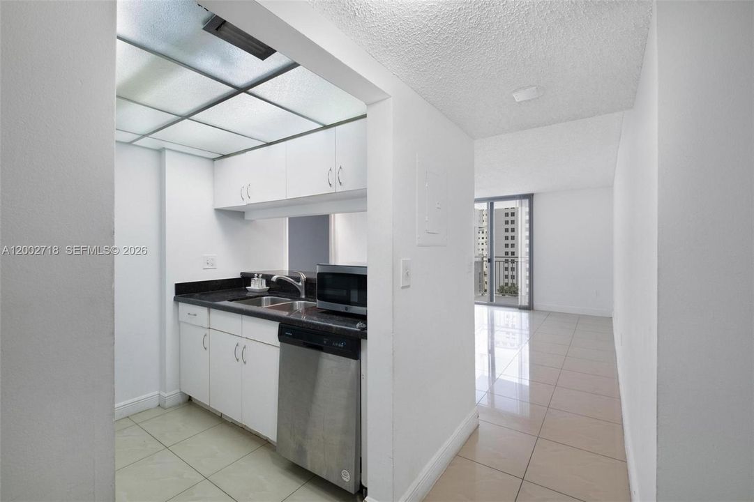 For Sale: $315,000 (2 beds, 2 baths, 848 Square Feet)