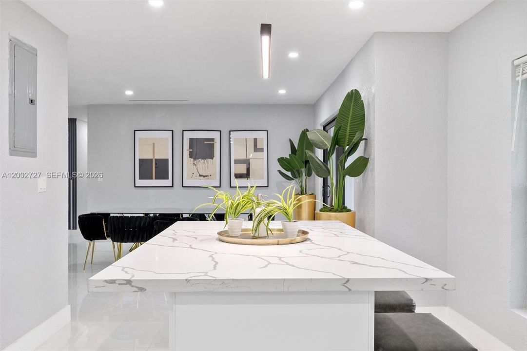 En Venta: $949,999 (6 camas, 3 baños, 1970 Pies cuadrados)