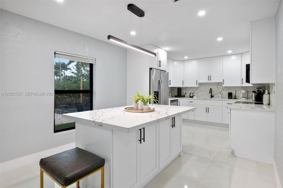 En Venta: $949,999 (6 camas, 3 baños, 1970 Pies cuadrados)