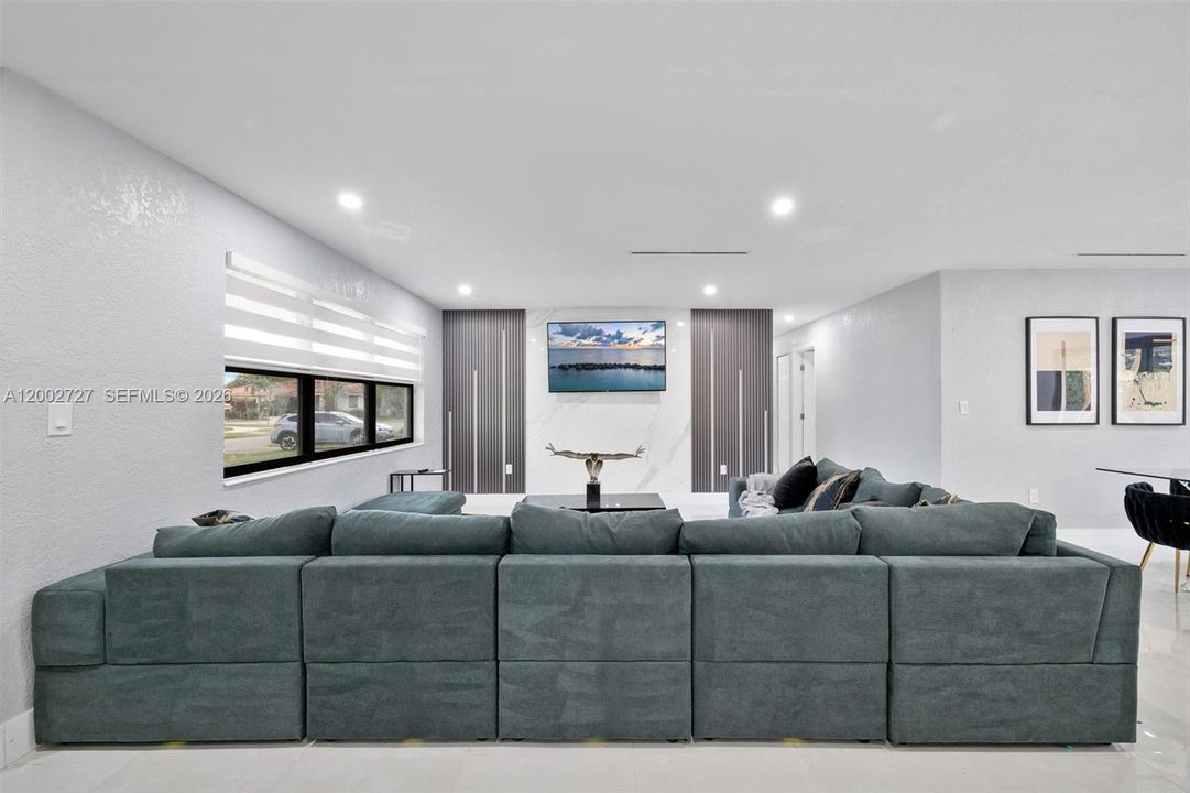 En Venta: $949,999 (6 camas, 3 baños, 1970 Pies cuadrados)