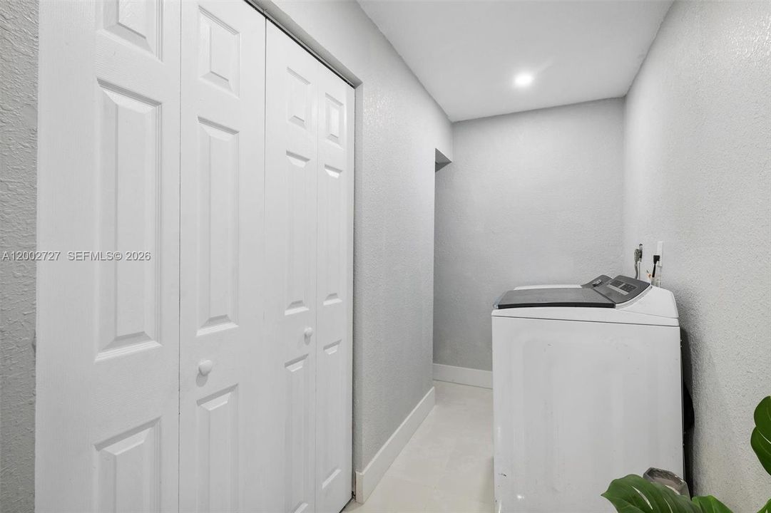 En Venta: $949,999 (6 camas, 3 baños, 1970 Pies cuadrados)