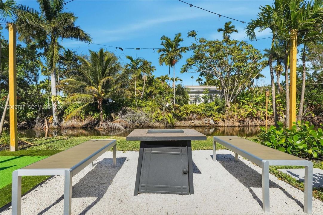 En Venta: $949,999 (6 camas, 3 baños, 1970 Pies cuadrados)