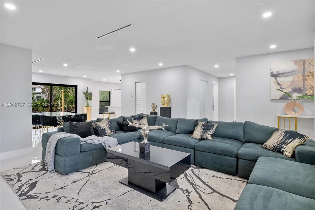 En Venta: $949,999 (6 camas, 3 baños, 1970 Pies cuadrados)