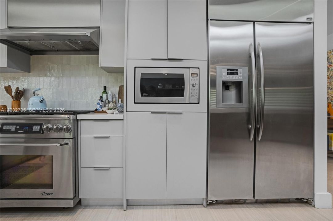 For Sale: $2,650,000 (5 beds, 4 baths, 3271 Square Feet)