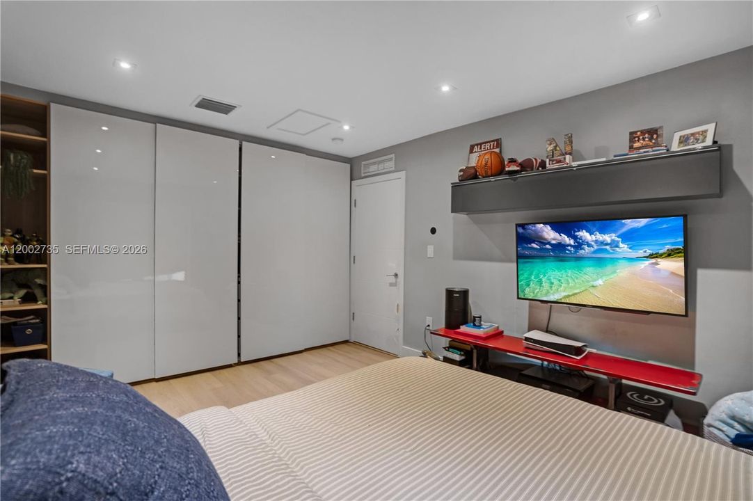 For Sale: $2,650,000 (5 beds, 4 baths, 3271 Square Feet)