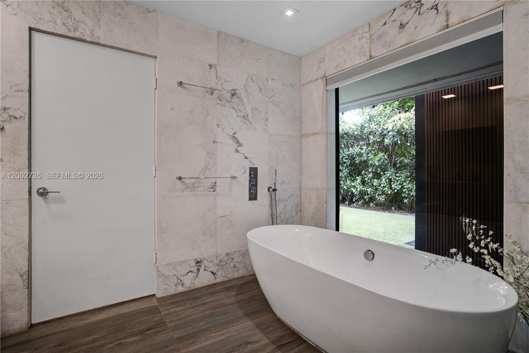 For Sale: $2,650,000 (5 beds, 4 baths, 3271 Square Feet)
