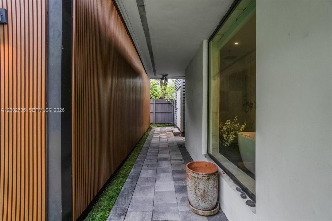 For Sale: $2,650,000 (5 beds, 4 baths, 3271 Square Feet)