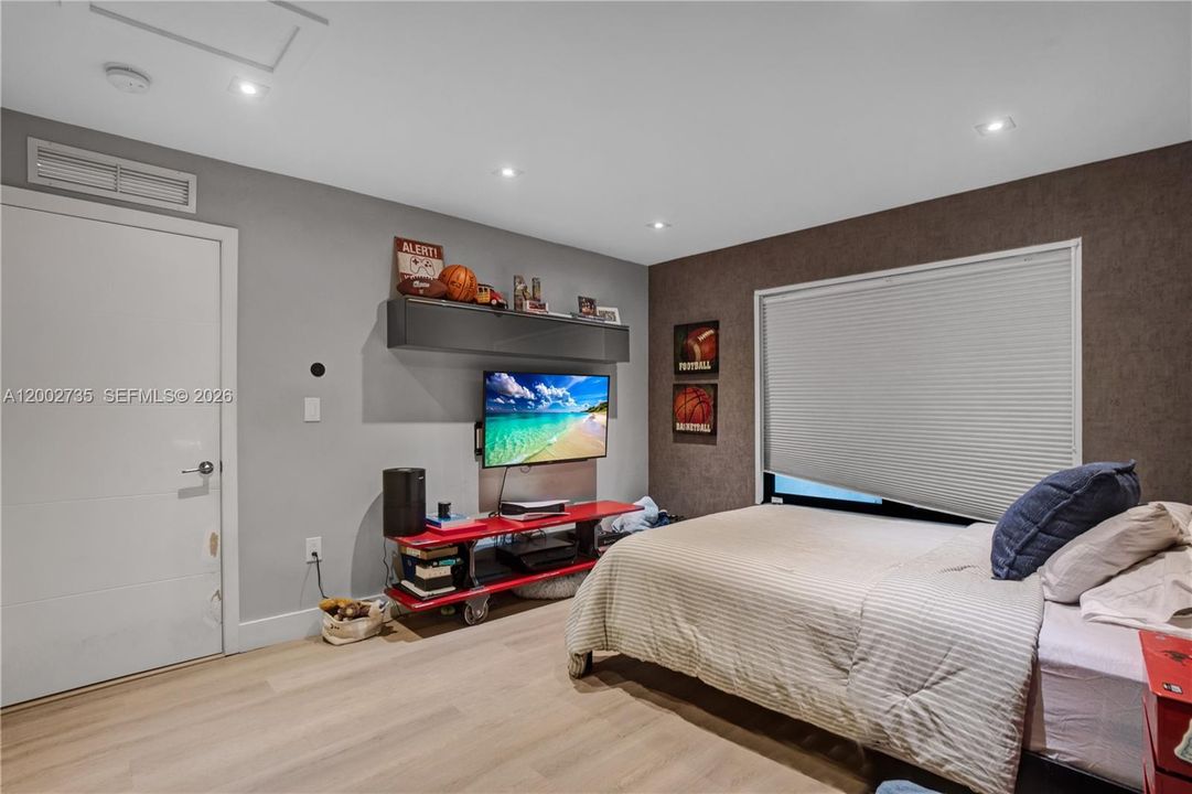 For Sale: $2,650,000 (5 beds, 4 baths, 3271 Square Feet)